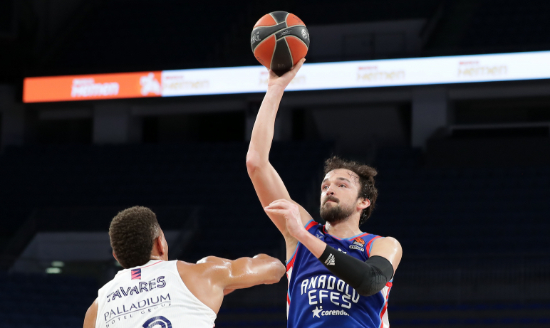 Anadolu Efes’ten Real’e gözdağı