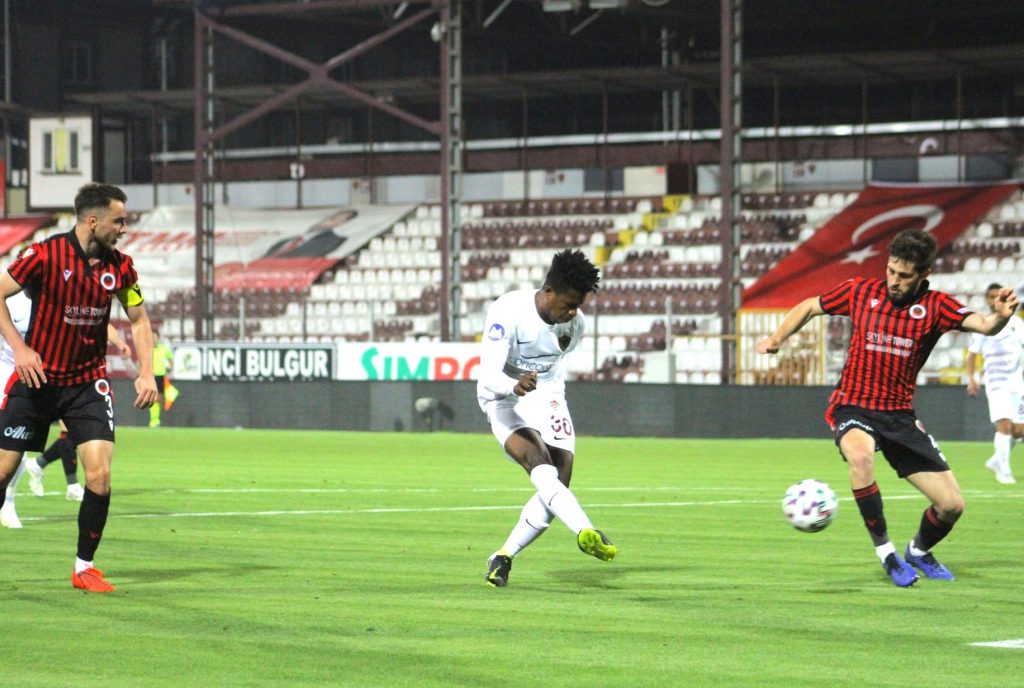 Hatayspor’dan Gençler’e futbol dersi