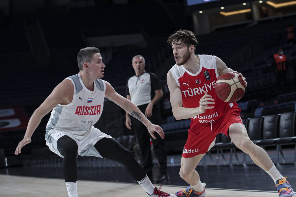 BASKETBOL MİLLİ TAKIMI RUSYA’YI YENDİ
