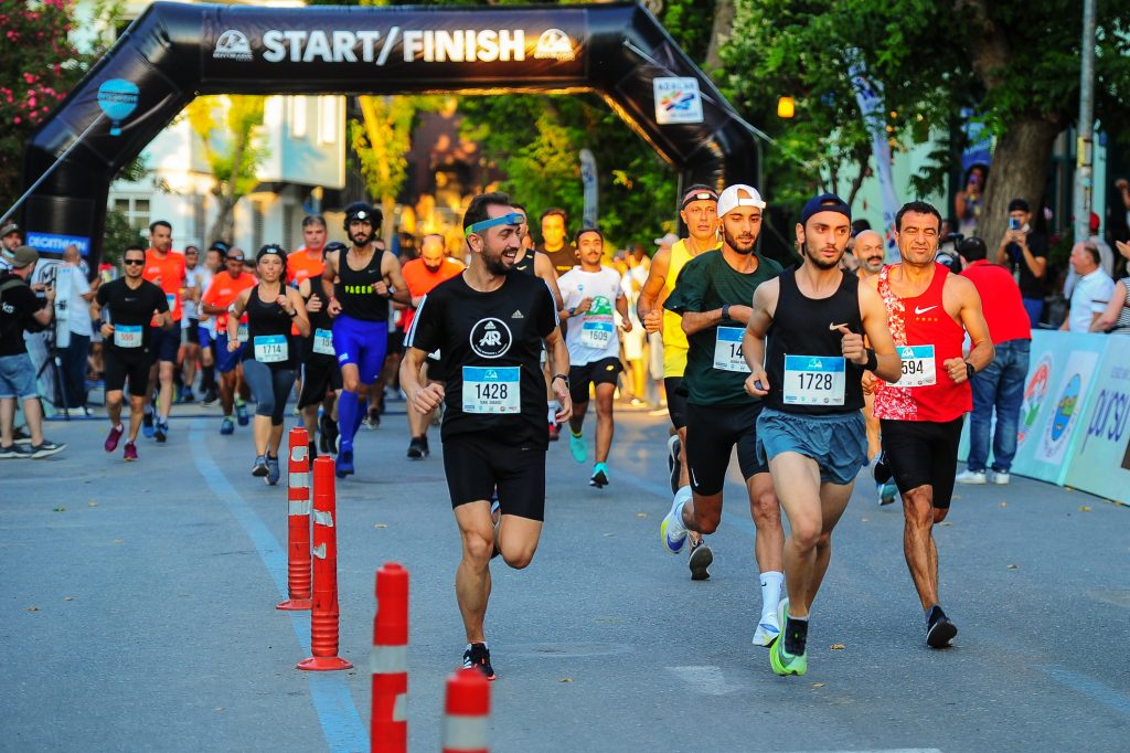 BÜYÜKADA GECE KOŞUSU RENKLİ GÖRÜNTÜLERE SAHNE OLDU