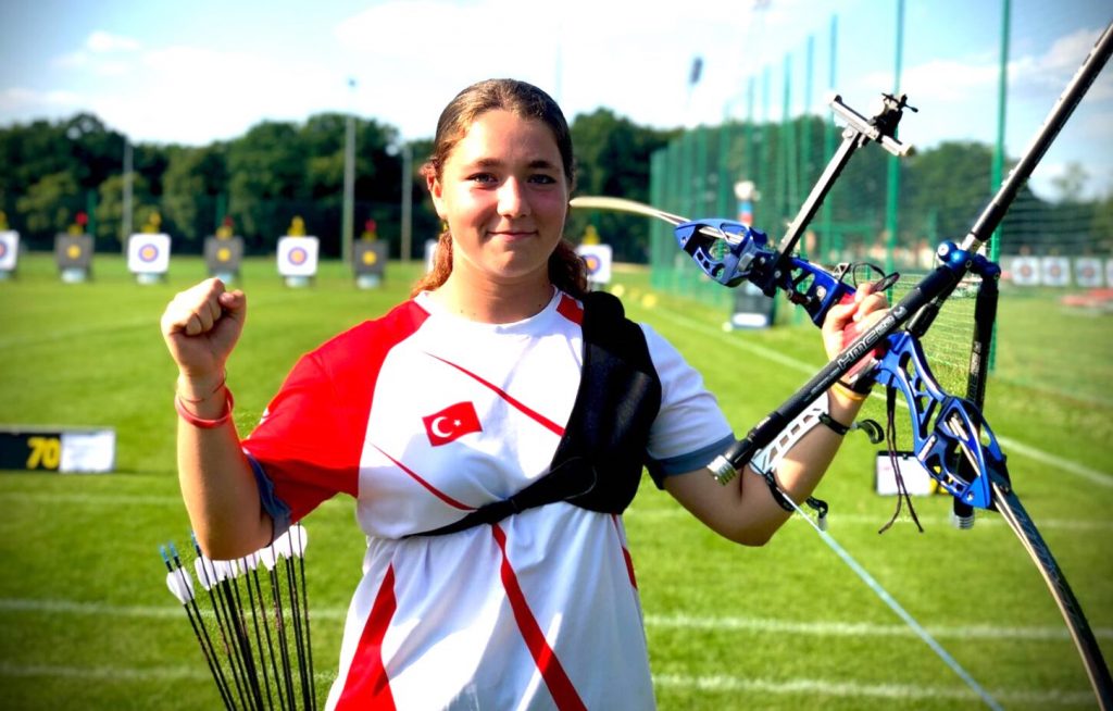 CEREN KOÇUR’DAN GÜMÜŞ MADALYA