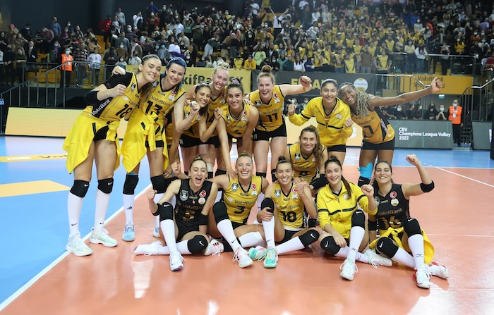 VAKIFBANK GALİBİYETLE BAŞLADI