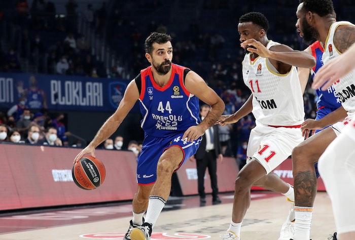 ANADOLU EFES SERİYE BAĞLADI