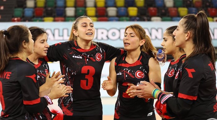 GOLBOLDE 1 GÜMÜŞ 1 BRONZ MADALYA