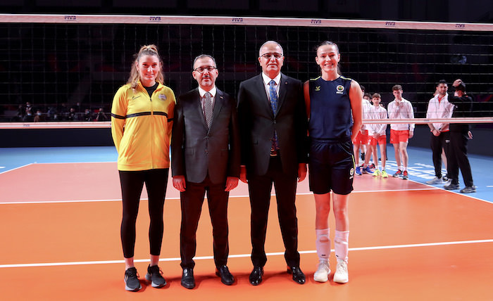 BAKAN KASAPOĞLU VE TVF BAŞKANI ÜSTÜNDAĞ, FENERBAHÇE OPET’İ ZİYARET ETTİ