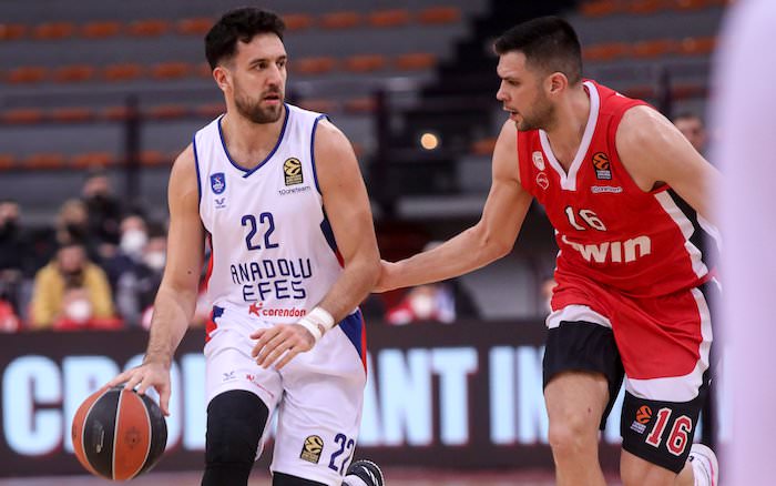 ANADOLU EFES SON TOPTA KAYBETTİ