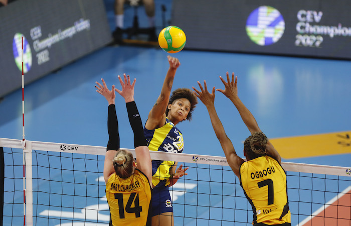 TÜRKİYE DERBİSİNDE AVANTAJ VAKIFBANK’IN