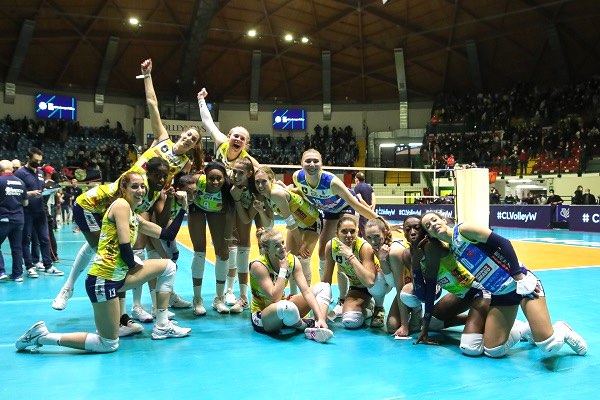 CEV ŞAMPİYONLAR LİGİ’NDE FİNALE YAKLAŞAN IMOCO OLDU