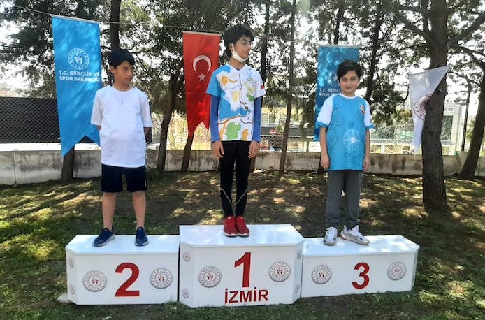 BOSTANLISPOR 4 BRANŞTA 12 MADALYA 2 KUPA ALDI