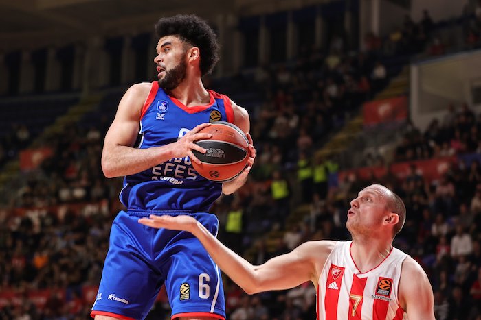 ANADOLU EFES’İN RAKİBİNİ FENERBAHÇE BELİRLEYECEK