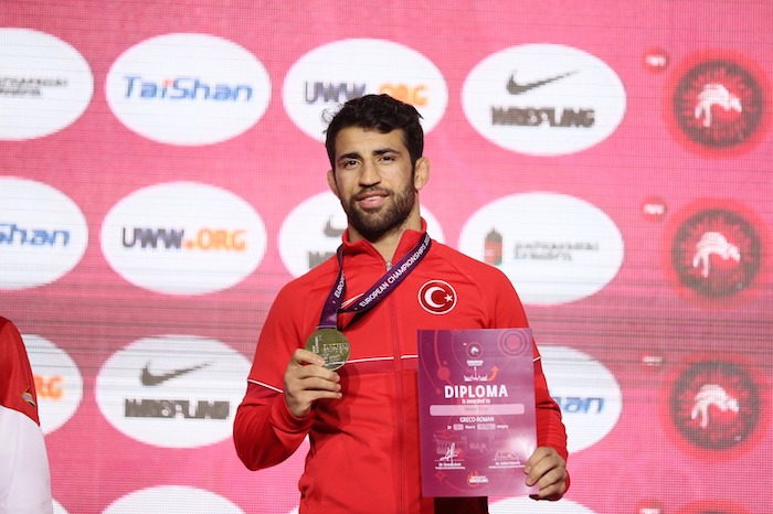 BİR ŞAMPİYONLUK DA MURAT FIRAT’TAN