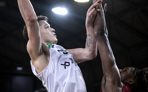 Darüşşafakalı Basketbolcu Berke Atar menisküs ameliyatı oldu