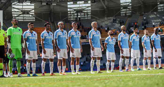 ŞAMPİYON TRABZONSPOR SEZONA MAĞLUBİYETLE VEDA ETTİ