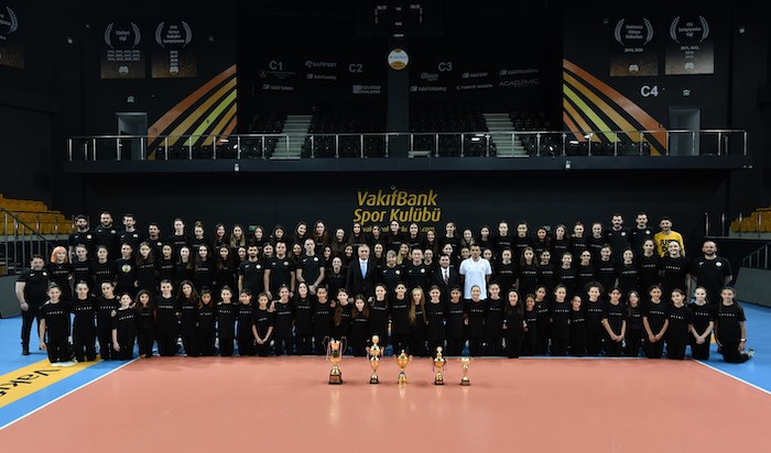 Tüm yaş gruplarında şampiyon VakıfBank