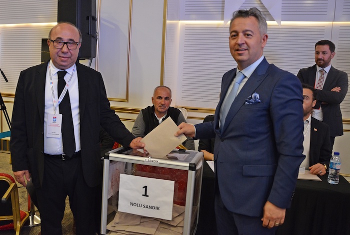 KAYAK FEDERASYONU’NDA ALİ OTO YENİDEN BAŞKAN