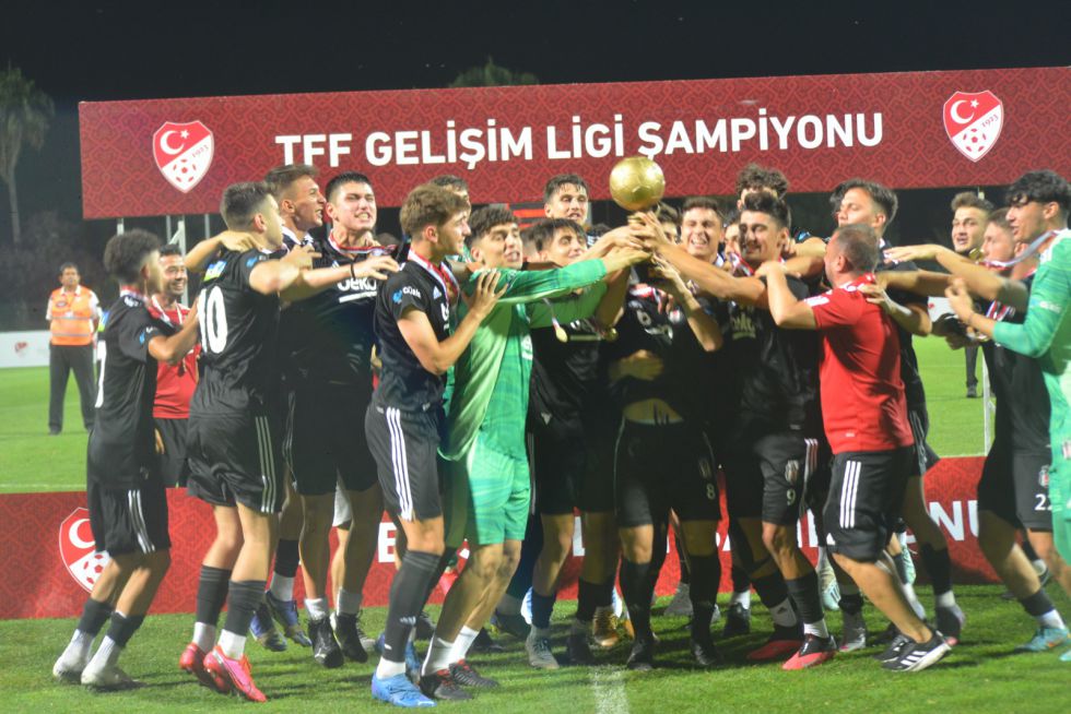 GELİŞİM LİGİ ŞAMPİYONU BEŞİKTAŞ AKADEMİ