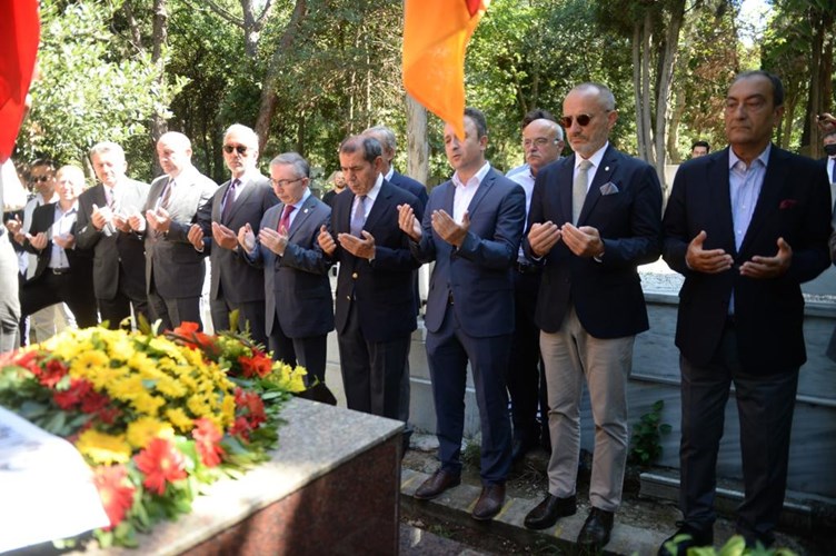 Ali Sami Yen kabri başında anıldı