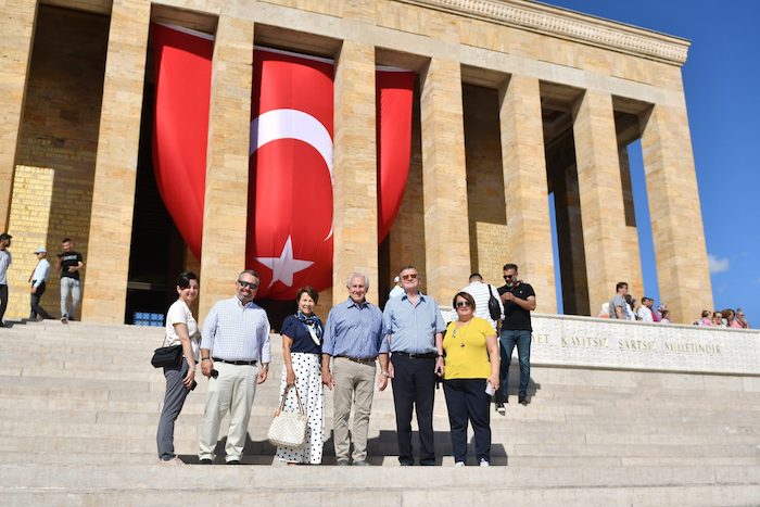 VOLEYBOLUN DEVLERİNDEN ANITKABİR’İ ZİYARET