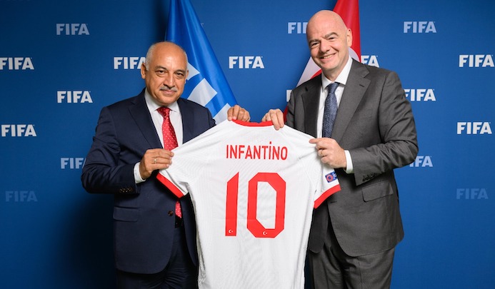 BÜYÜKEKŞİ FIFA BAŞKANI INFANTINO İLE BULUŞTU
