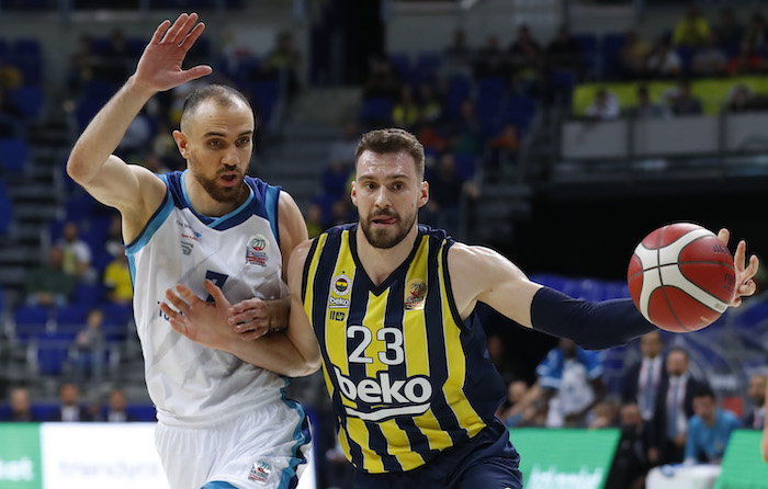 FENERBAHÇE LİGDE İLK YENİLGİSİNİ ALDI