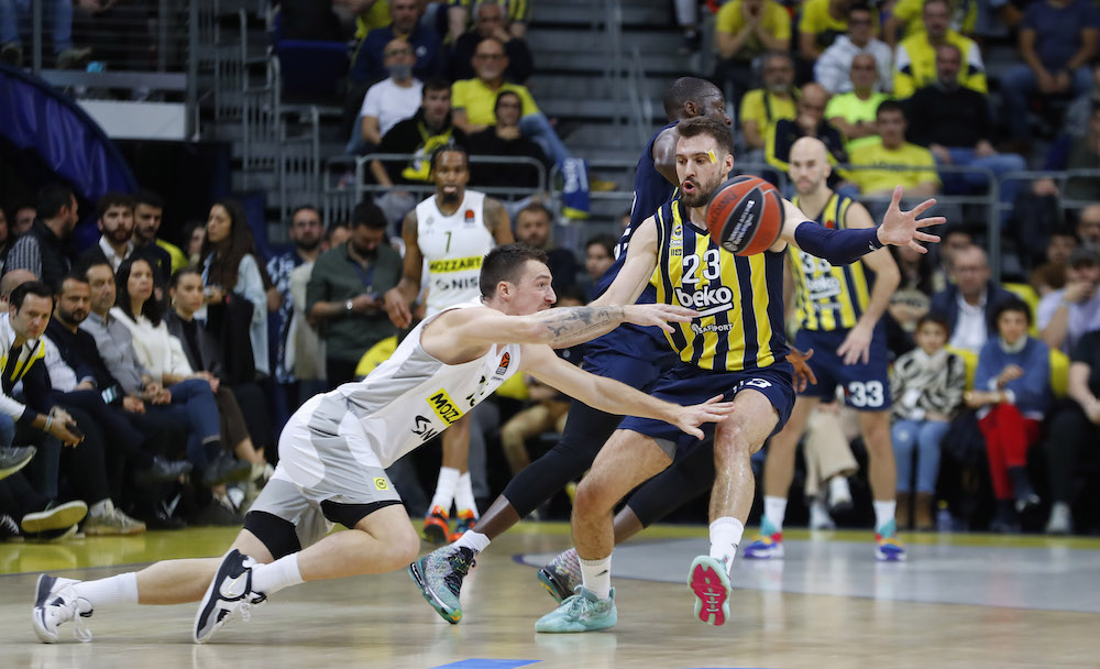 ATAŞEHİR’DEN OBRADOVİÇ GEÇTİ