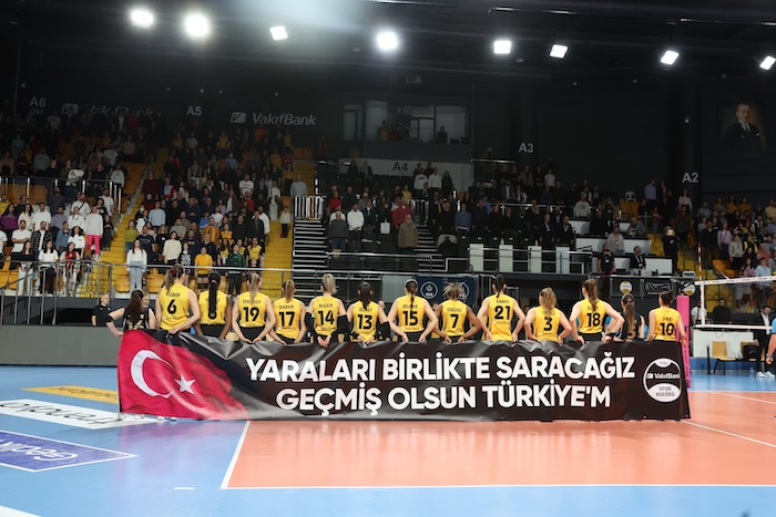 FİLE DERBİSİNDE DEPREMZEDELER UNUTULMADI&nbsp;
