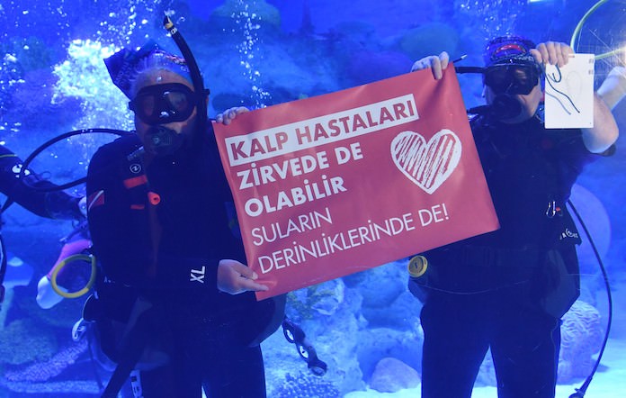 SAĞLIK KAHRAMANLARI FARKINDALIK İÇİN SERBEST DALDI