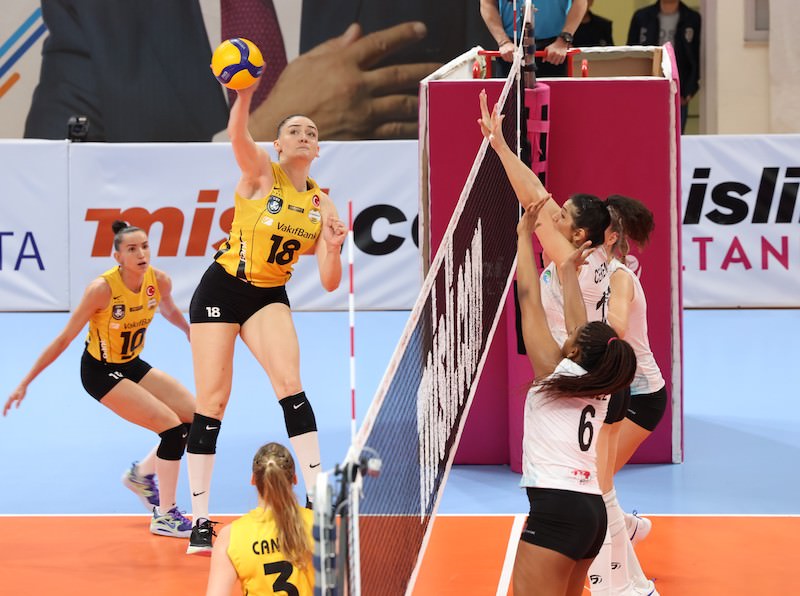 VAKIFBANK NORMAL SEZONU GALİBİYETLE KAPATTI