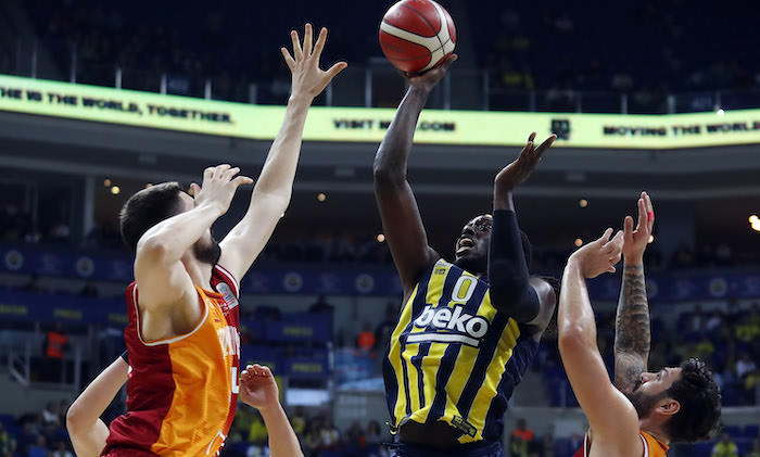 BASKETBOLDA DEV DERBİ