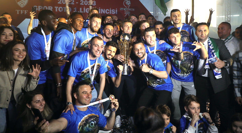 ÇAYKUR RİZESPOR KUPASINI ALDI