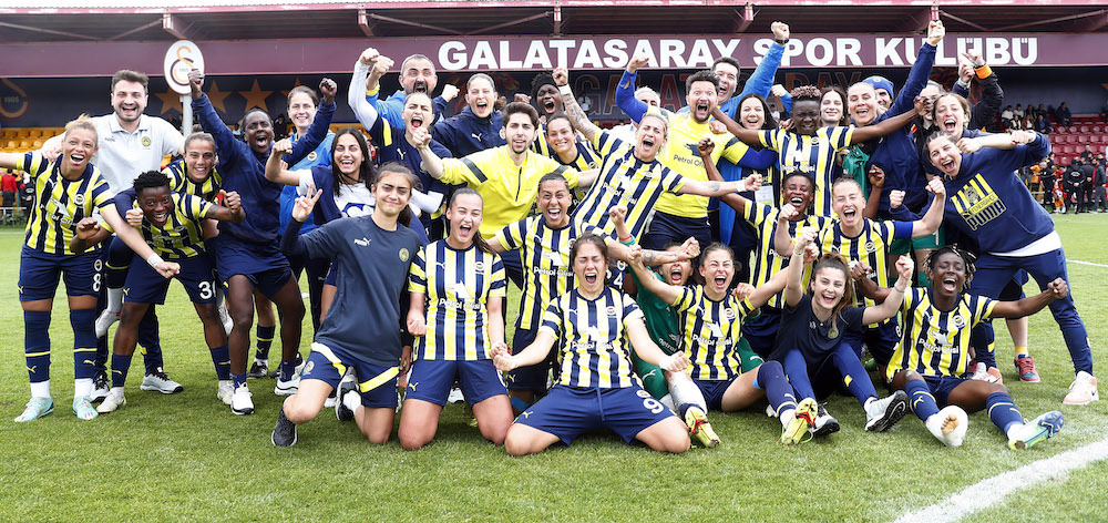 FENERBAHÇE PETROL OFİSİ FİNALDE