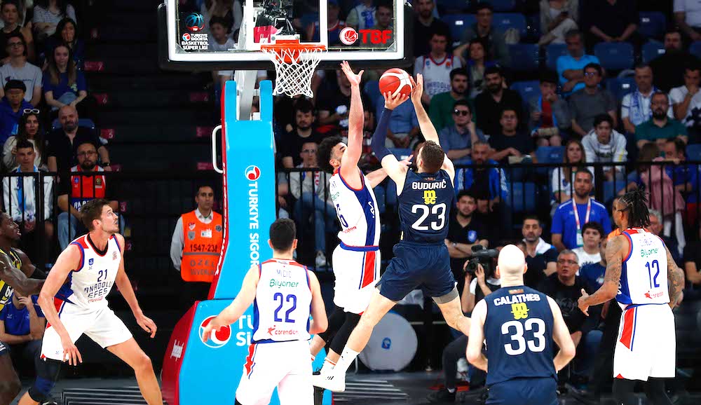 O HAKEMLER KIZAĞA ÇEKİLDİ!
