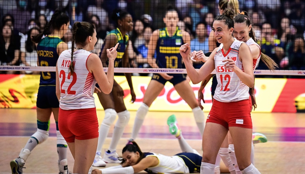 FİLENİN SULTANLARI SAHAYA ÇIKIYOR