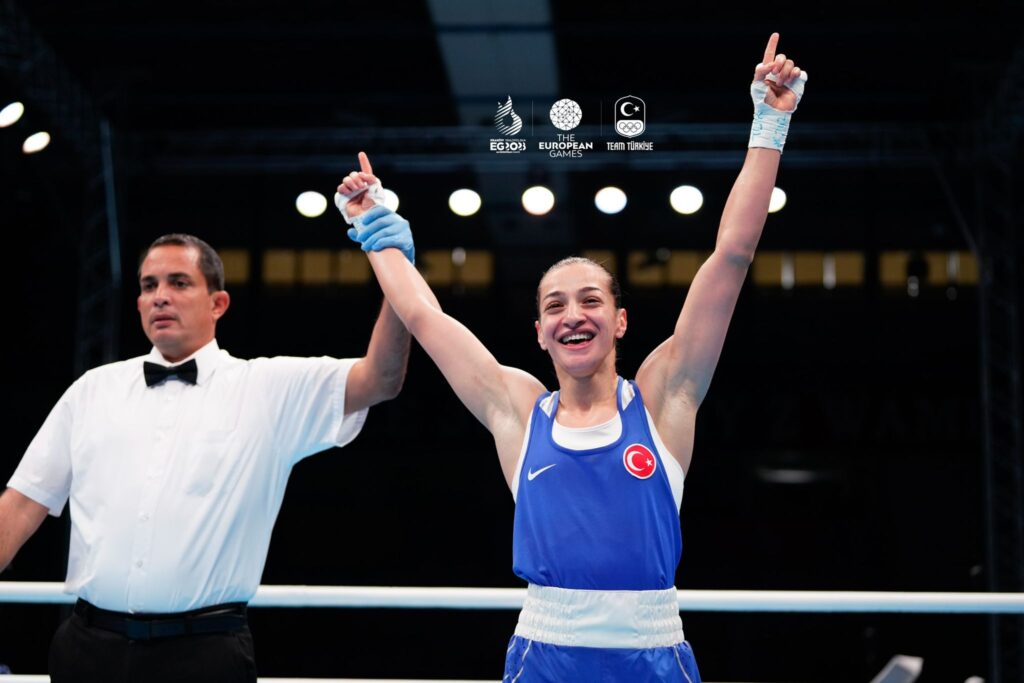 BUSE NAZ ÇAKIROĞLU DÜNYA ZİRVESİNDE