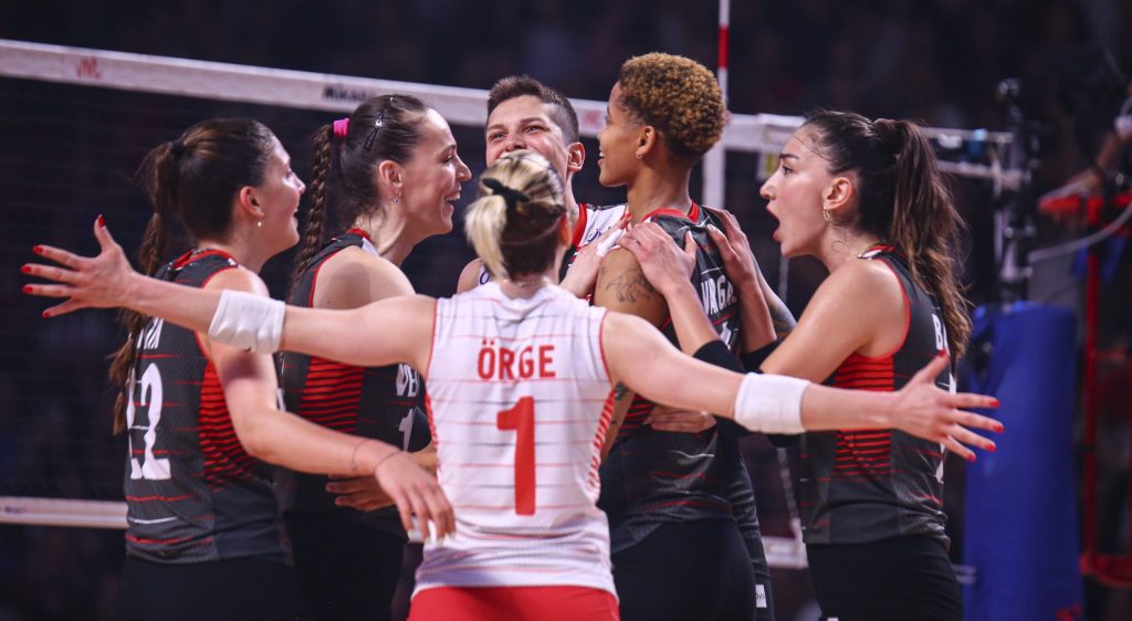 SULTANLAR 3. ETAPTA SAHNE ALIYOR