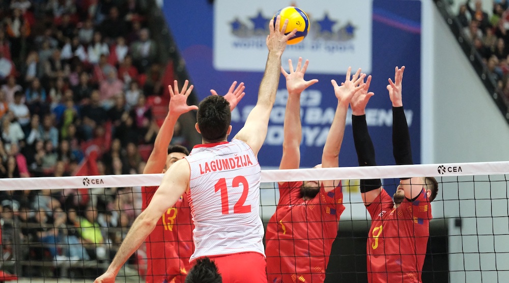 EFELER ROMANYA’YA 3-2 KAYBETTİ