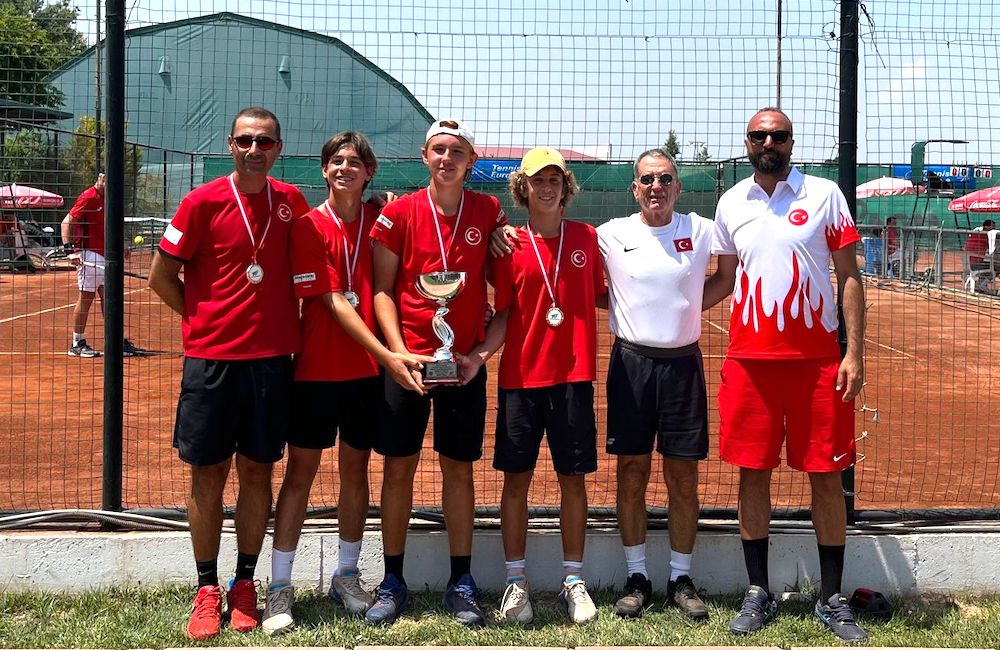 14 Yaş Erkek Tenis Milli Takımı Şampiyon