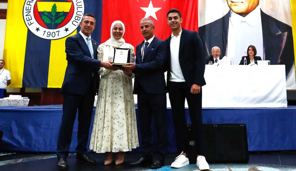 İSMAİL KARTAL’A 40. YIL PLAKETİ