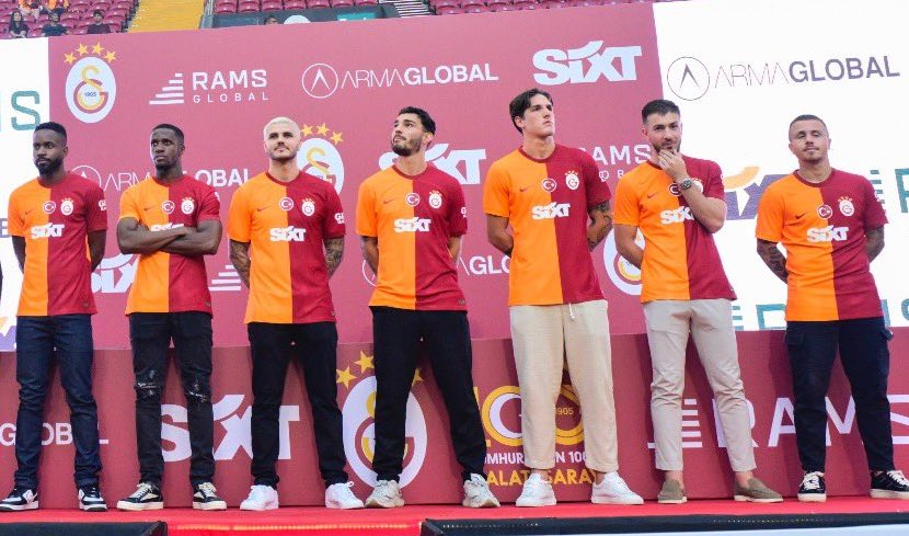 RAMS PARK’TA YILDIZLAR GEÇİDİ!