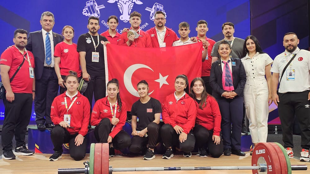 Halterde Yıldızımız Avrupa’da Parlıyor