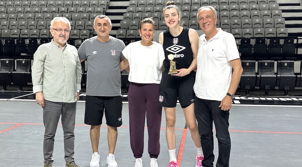 ELİF BAYRAM ‘ERKAN İÇSEL KUPASI’NI ALDI