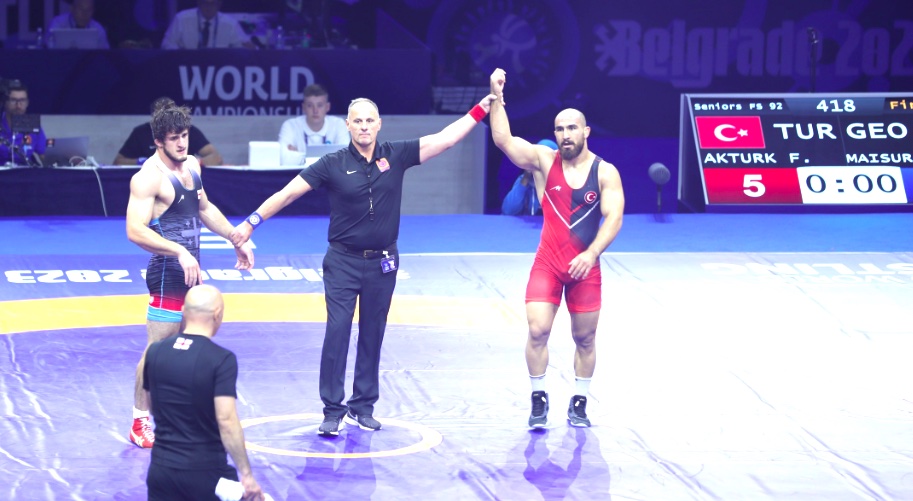 FEYZULLAH AKTÜRK’TEN BRONZ MADALYA