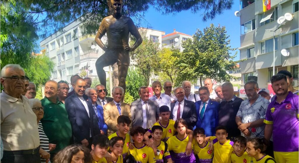METİN OKTAY İZMİR’DE ANILDI
