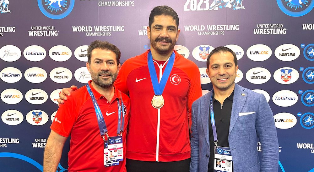 TAHA AKGÜL’DEN BRONZ MADALYA