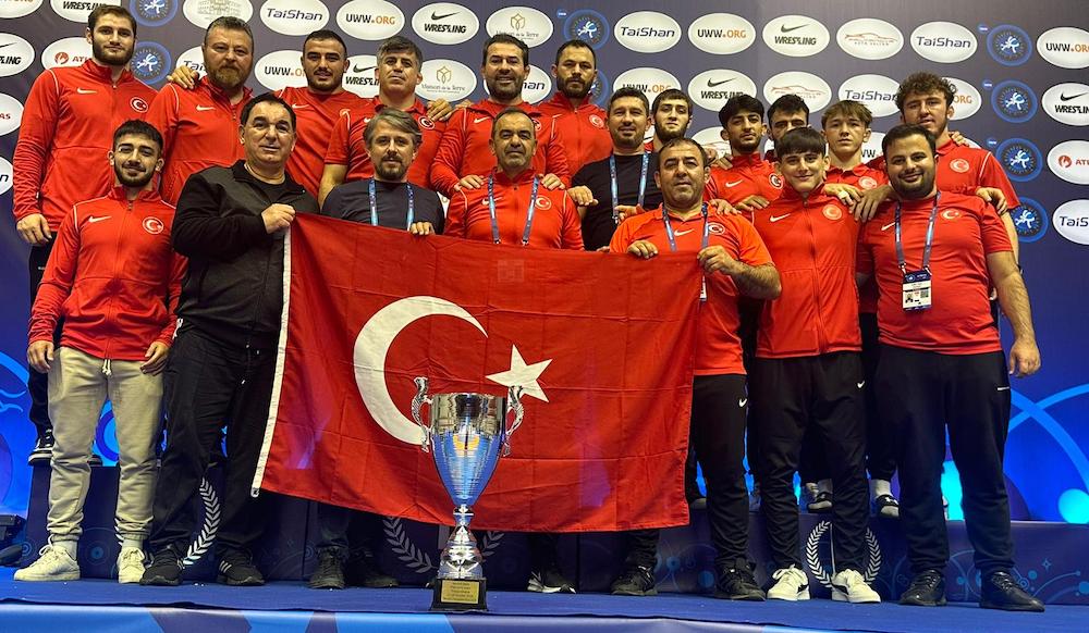 GENÇ GÜREŞÇİLERİMİZ DÜNYA İKİNCİSİ