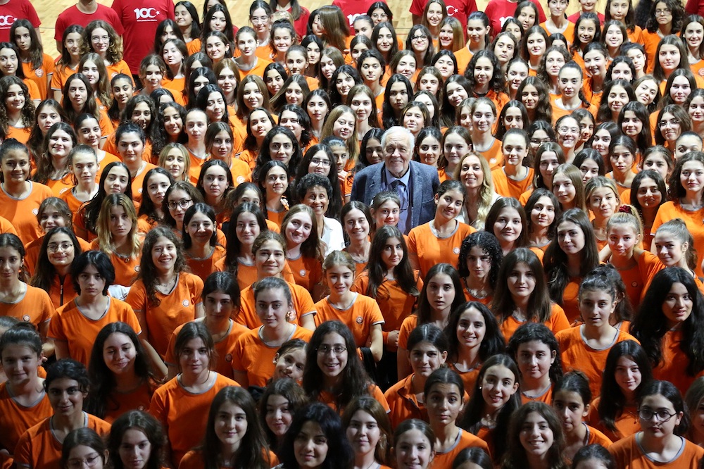 İlber Ortaylı Voleybolcularla Bir Araya Geldi