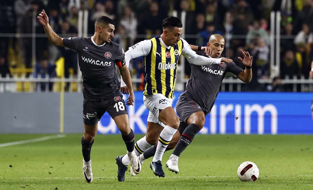 FENERBAHÇE KOLTUĞUNU VERMEDİ!