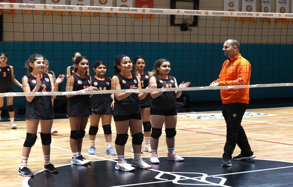 Eczacıbaşı Geleceğe Smaç Turnuvası Oynandı