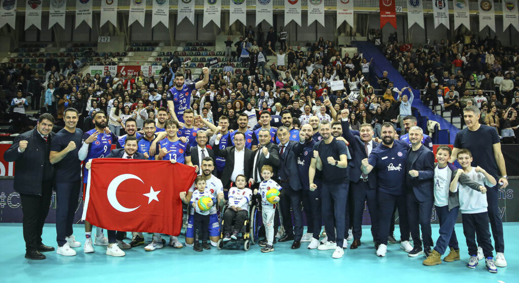 HALKBANK ÇEYREK FİNALDE