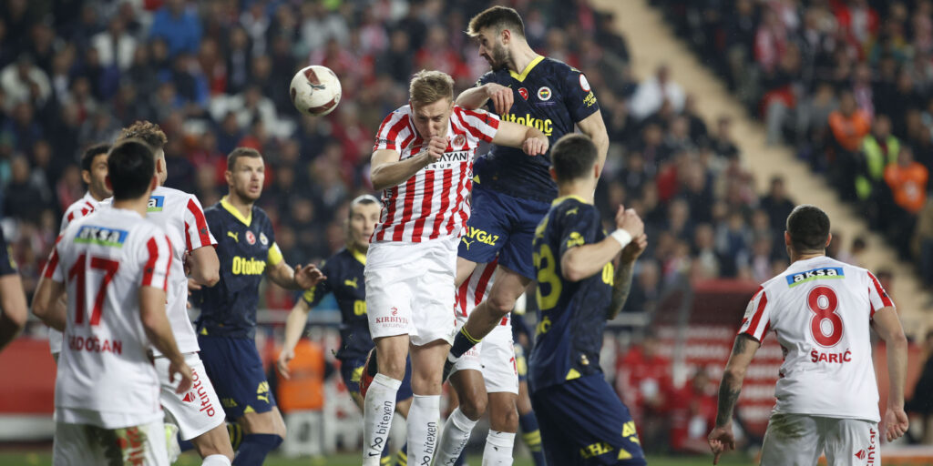 FENERBAHÇE’NİN USTA AYAKLARI SAHNEDE